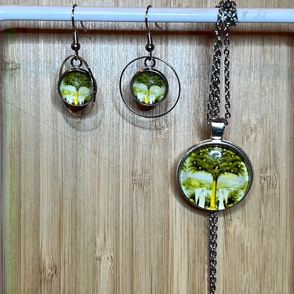 22249 Green Tree of Life Earrings and Necklace